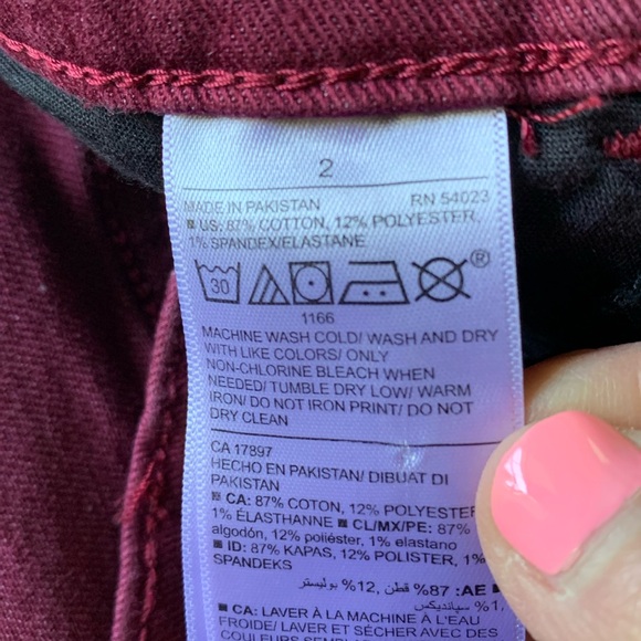 Old Navy Boyfriend Denim Shorts Raw Frayed Hem 🆕 - Picture 8 of 8